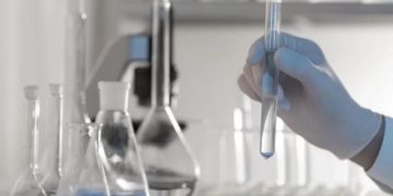 Ученые создали вирусы с помощью ИИ. Грозит ли это новой пандемией?
