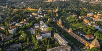 В большинстве крупных городов России в июле аренда квартир подешевела