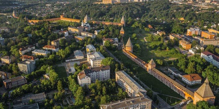 В большинстве крупных городов России в июле аренда квартир подешевела