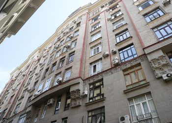 В первом московском «тучерезе» на торги выставлена двушка за ₽32,6 млн