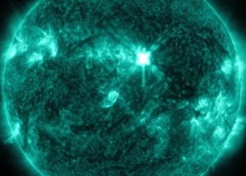 На Солнце зафиксировали самую сильную с конца лета вспышку